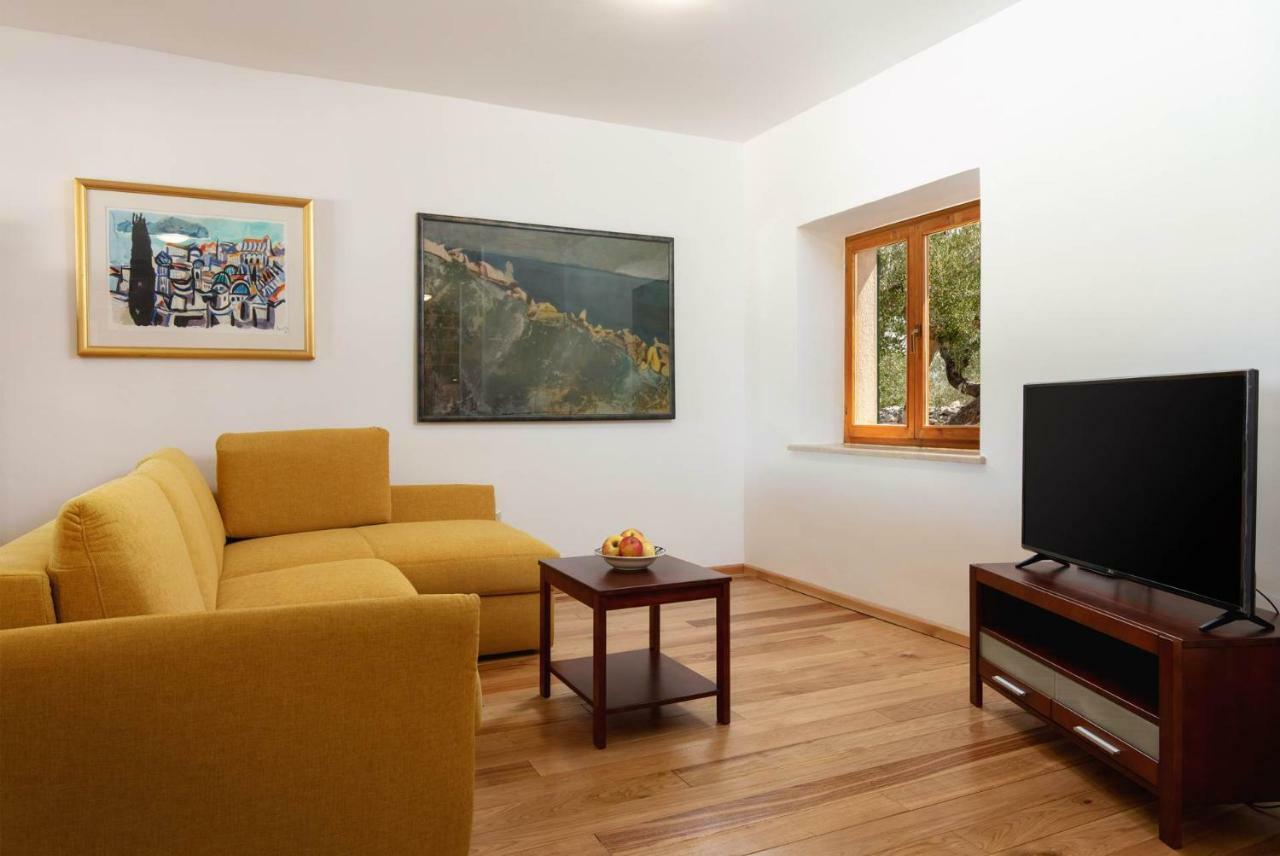 Villa Dubrava Tranquil Retreat Nestled In An Olive Grove For Serene Escapes Pucisca Exterior foto