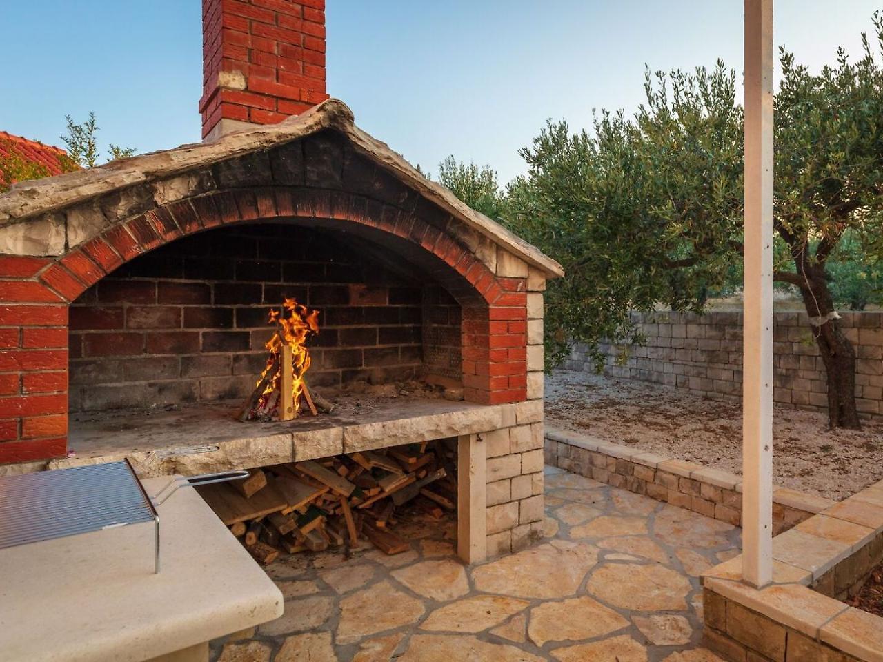 Villa Dubrava Tranquil Retreat Nestled In An Olive Grove For Serene Escapes Pucisca Exterior foto